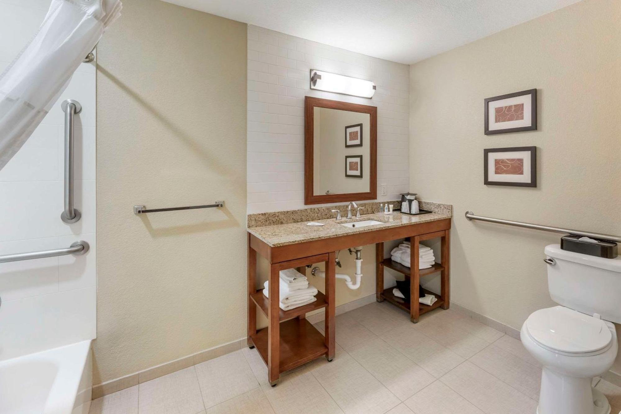 Comfort Suites Carlsbad Buitenkant foto